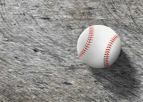 Baseball Auf Holzbrettrasen Großaufnahme Ansicht Von Oben — Stockfoto