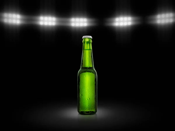 在体育场的灯光下 绿色的啤酒瓶 在黑色的背景上滴着冷凝水 3D渲染 — 图库照片