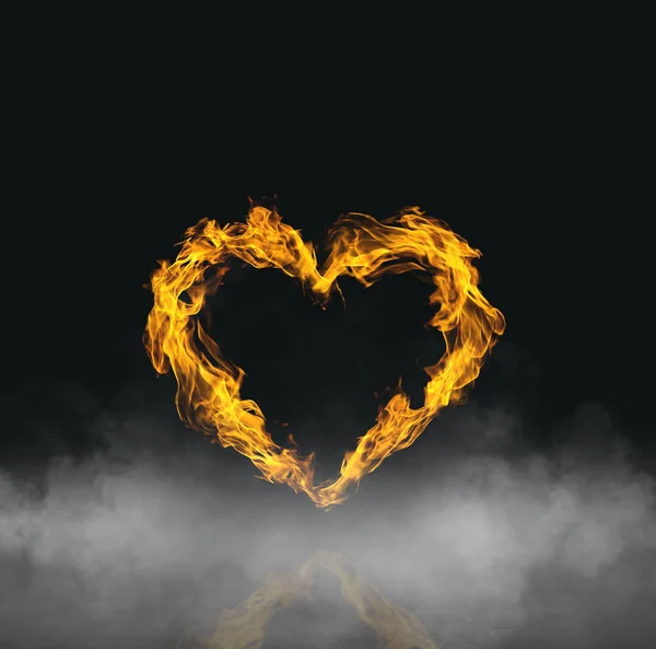 Сердце Пламени Тепла Черный Дым Фон — стоковое фото