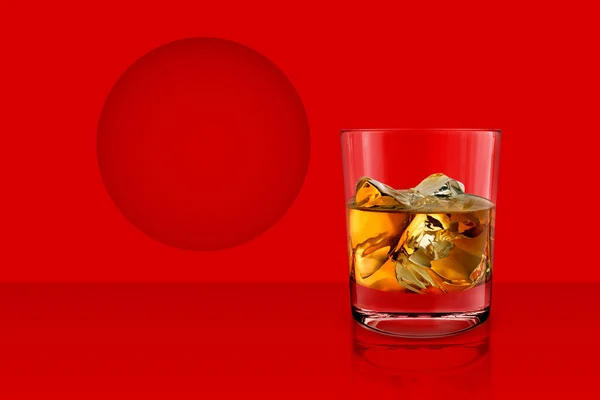 Kırmızı Arka Planda Viski Bardağı — Stok fotoğraf