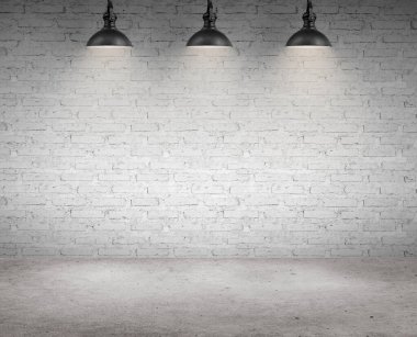 Tavan ışıkları olan tuğla beton oda.