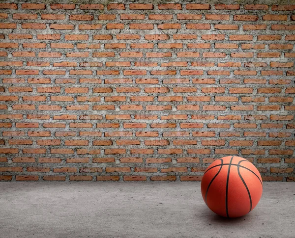 Баскетбольный Мяч Комнате Кирпичной Стеной Цементным Полом — стоковое фото