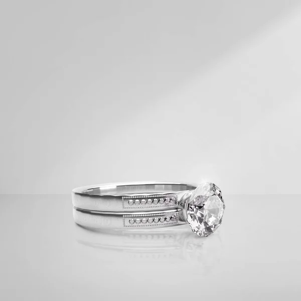 Anel Diamante Elegante Fundo Claro Com Sombras — Fotografia de Stock