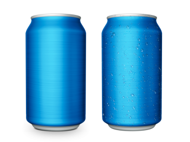 Su damlalı alüminyum kutular. soda, limonata, meyve suyu, enerji içeceği maketleri, şeffaf arka plan