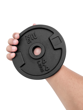 Ağırlık plakası elinde, arkaplan şeffaf.