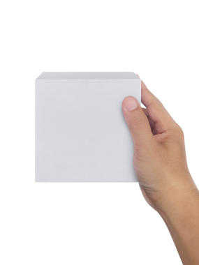 Elinde beyaz karton kutu, şeffaf arkaplan