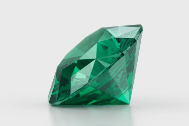 Beyaz arka planda yüksek kalitede yeşil elmas