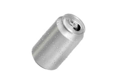 Su damlaları ve şeffaf arkaplan ile alüminyum soda kutusu aç