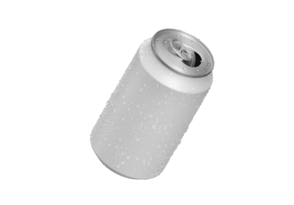 Su damlaları ve şeffaf arkaplan ile beyaz alüminyum soda kutusu aç