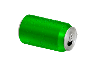 Su damlaları ve şeffaf arkaplan içeren alüminyum yeşil soda kutusunu aç