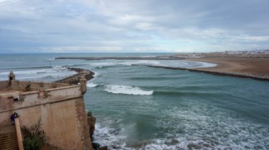 Atlantik Okyanusu 'ndaki Bou Regreg halklarının gözlem platformu, Rabat, Fas .