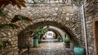 Paleokastritsa Resort, Corfu Adası, Yunanistan 'daki Leydimizin Manastırı' ndan alınmıştır..