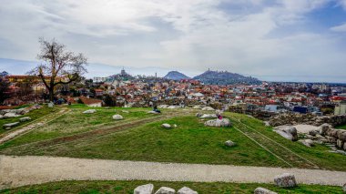    Nebet Tepe 'nin antik harabelerinden Bulgaristan' ın Filibe tepelerine harika bir manzara.                            
