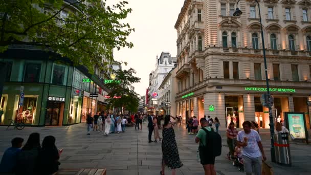 Wiedeń Austria Sierpień 2022 Wieczorne Życie Ulicach Starego Miasta Kilku — Wideo stockowe