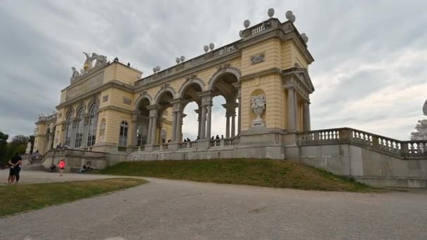 Wenen Oostenrijk Augustus 2022 Pan Beelden Van Het Gloriette Paviljoen — Stockvideo