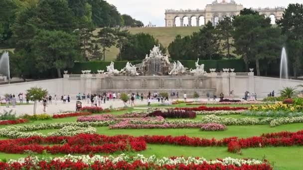 Wenen Oostenrijk Augustus 2022 Verbazingwekkende Paneelbeelden Tuinen Van Het Schonbrunn — Stockvideo