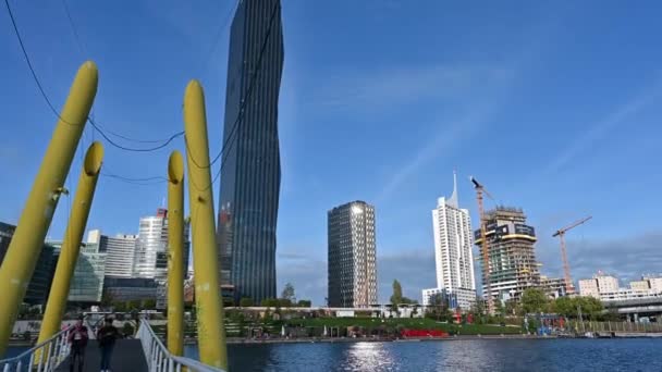 Vienna Austria August 2022 Cityscape Modern Part City Pedestrian Bridge — Stock Video