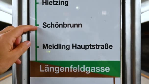 Viyana Avusturya Ağustos 2022 Metronun Yavaş Çekim Sahneleri Schonbrunn Bilgi — Stok video