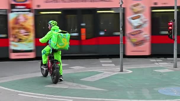 Vienne Autriche Août 2022 Images Travailleur Société Livraison Mjam Vélo — Video