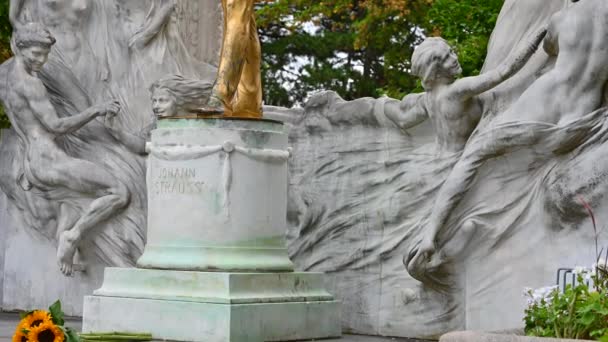 Viena Áustria Agosto 2022 Monumento Com Estátua Ouro Johann Strauss — Vídeo de Stock