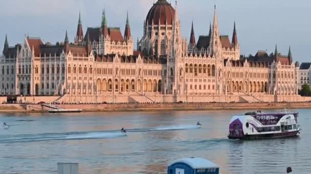 Budapest Hungary August 2022 Stunning Footage Parliament Seen Danube River — Video