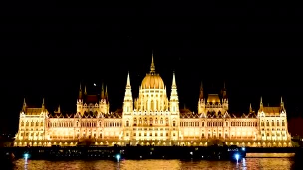 Будапешт Венгрия Август 2022 Удивительные Ночные Кадры Парламентом Ночное Освещение — стоковое видео