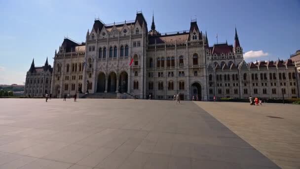Будапешт Венгрия Август 2022 Удивительный Пов Идет Парламенту Больше Людей — стоковое видео