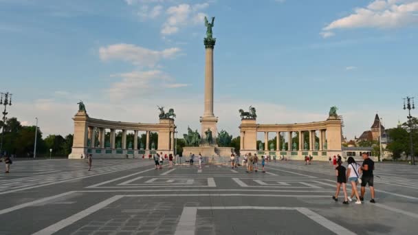 Boedapest Hongarije Augustus 2022 Verbazingwekkende Pov Beelden Het Heldenplein Lopen — Stockvideo