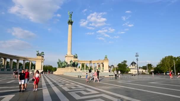 Budapest Hungary August 2022 Amazing Pov Footage Heroes Square Walk — Stock Video