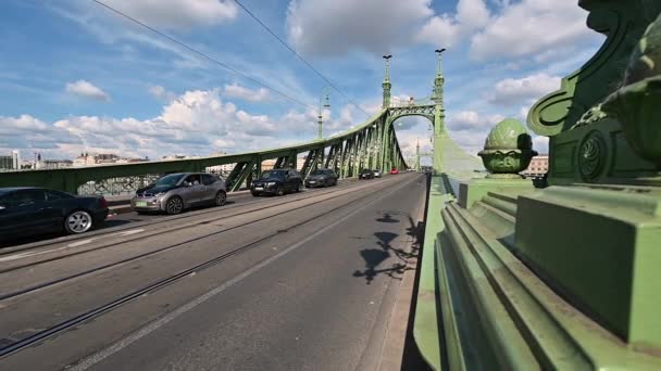 Будапешт Угорщина Серпень 2022 Чудовий Ширококутний Єктив Моста Свободи Чудовий — стокове відео