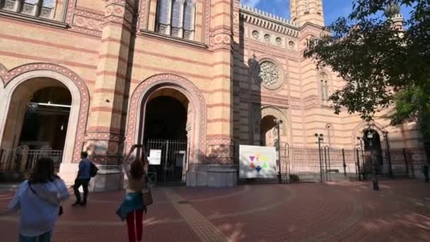 Boedapest Hongarije Augustus 2022 Kantel Beelden Van Synagoge Grootste Europa — Stockvideo