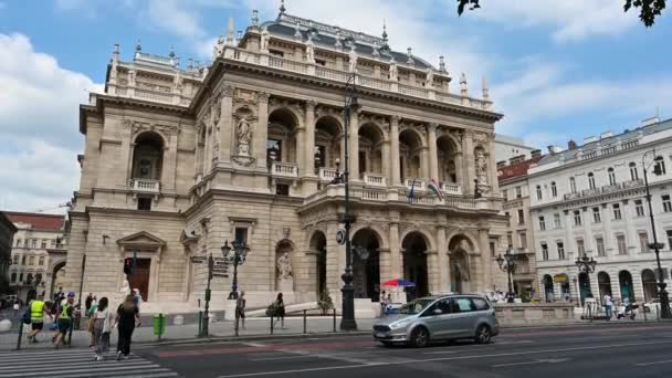 Budapest Hungary August 2022 Tilt Footage Opera House Facade Beautiful — Stock video