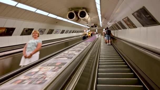 Budapest Hungary August 2022 Pov Footage Metro Escalators Two Young — Wideo stockowe