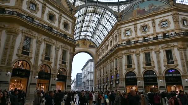 伦巴第 意大利2023年2月概念慢动作镜头的Galleria Vittorio Emanuele Ii画廊与人同行 复制空间 城市生活 生活方式 — 图库视频影像