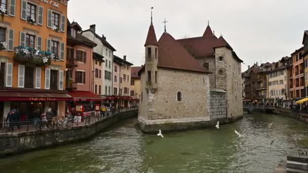 Annecy Francja Styczeń 2023 Zachwycające Spojrzenie Zabytkowe Centrum Starożytnym Więzieniem — Wideo stockowe