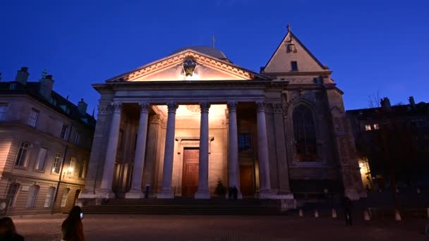 เจน ตเซอร แลนด มกราคม 2023 ภาพกลางค สวยงามของโบสถ แสงไฟยามค าหลงใหล คนหย — วีดีโอสต็อก