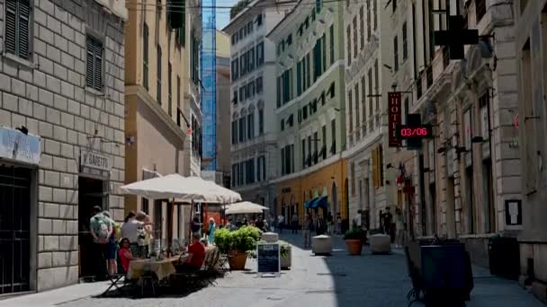 제노아 리구리아 이탈리아 2021년 역사적인 중심부에서 놀라운 기울기 영상입니다 사람들은 — 비디오