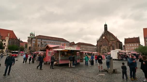 Νυρεμβέργη Γερμανία Αυγούστου 2023 Υπέροχη Πλατεία Της Αγοράς Μια Βροχερή — Αρχείο Βίντεο