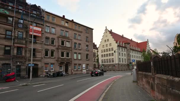 Nürnberg Németország 2023 Augusztus Kerékpárút Háttérben Egy Ház Tipikus Építészet — Stock videók