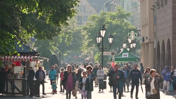 Νυρεμβέργη Γερμανία Αυγούστου 2023 Όμορφα Πλάνα Αργής Κίνησης Ανθρώπους Περπατούν — Αρχείο Βίντεο