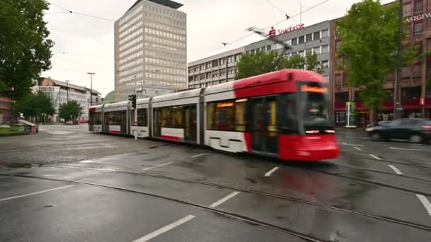 Nuremberga Alemanha Agosto 2023 Passagem Bonde Branco Vermelho Eficiente Transporte — Vídeo de Stock