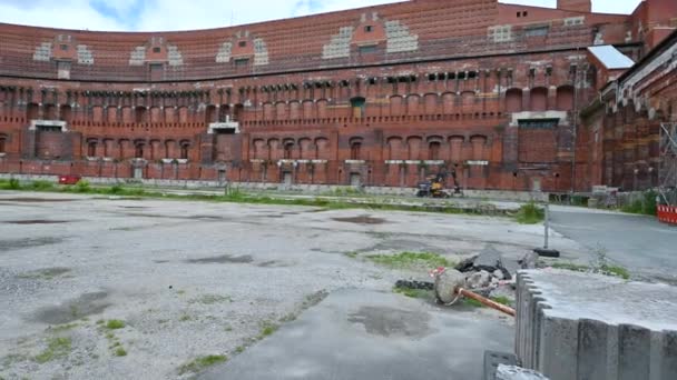 뉘른베르크 2022년 지역에서 센터의 불완전 구조를 남자의 — 비디오