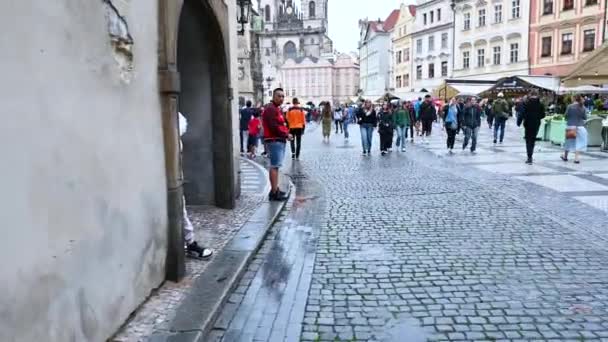 Πράγα Τσεχία Αυγούστου 2023 Ενεργοποίηση Βίντεο Πρώτου Προσώπου Στην Πλατεία — Αρχείο Βίντεο