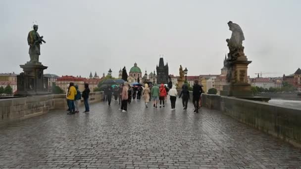 Prag Tjeckien Augusti 2023 Engagera Pov Bilder Promenader Bland Människor — Stockvideo