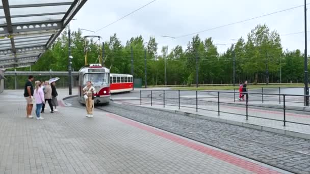 Prag Tjeckien Augusti 2023 Fotografier Från Tunnelbanestationen Depo Hostiva Röda — Stockvideo