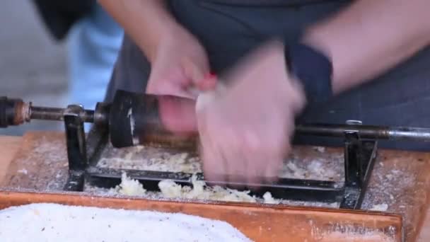 Dans Une Épicerie Rue Prague Préparation Vente Cacao Cimney Dans — Video