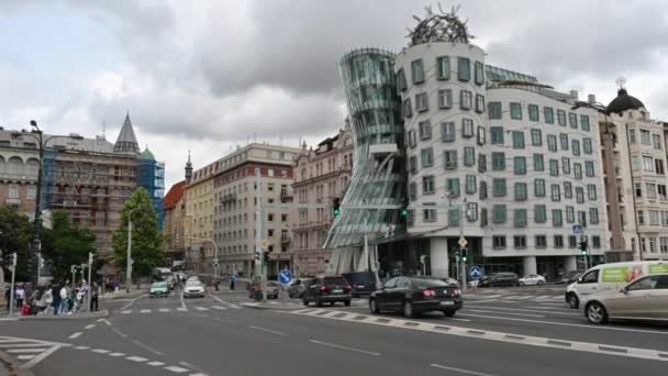 Praga República Checa Agosto 2023 Envolvendo Imagens Pov Edifício Dancing — Vídeo de Stock