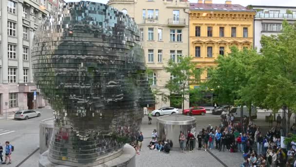 Praga Repubblica Ceca Agosto 2023 Persone Attesa Vedere Opera Arte — Video Stock