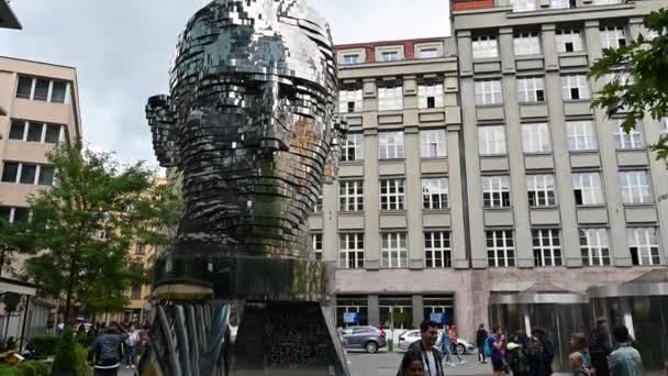 Prague République Tchèque Août 2023 Images Inclinées Tête Écrivain Kafka — Video