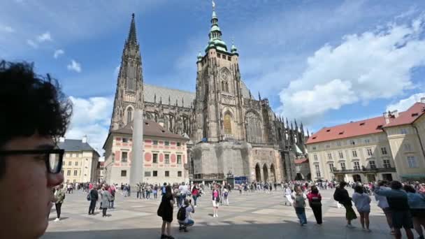 Praga República Checa Agosto 2023 Imágenes Cámara Lenta Plaza Catedral — Vídeo de stock